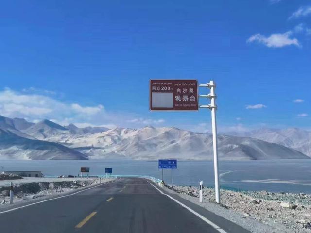 為什么網(wǎng)上都說(shuō)經(jīng)濟形勢不好，錢(qián)不好掙，而旅游市場(chǎng)卻異?；鸨?？