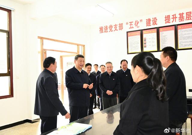 習近平在湖南考察農村基層減負情況