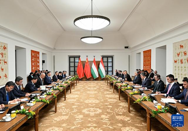 習近平同匈牙利總理歐爾班舉行會(huì )談